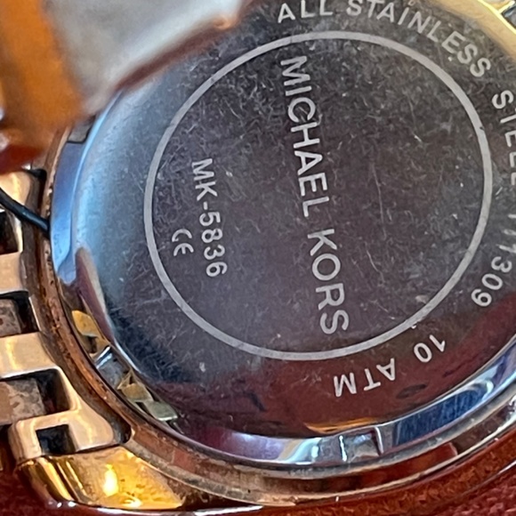 Michael Kors Designer watch. Crystal accents Stainless Steel. Round - Picture 8 of 11